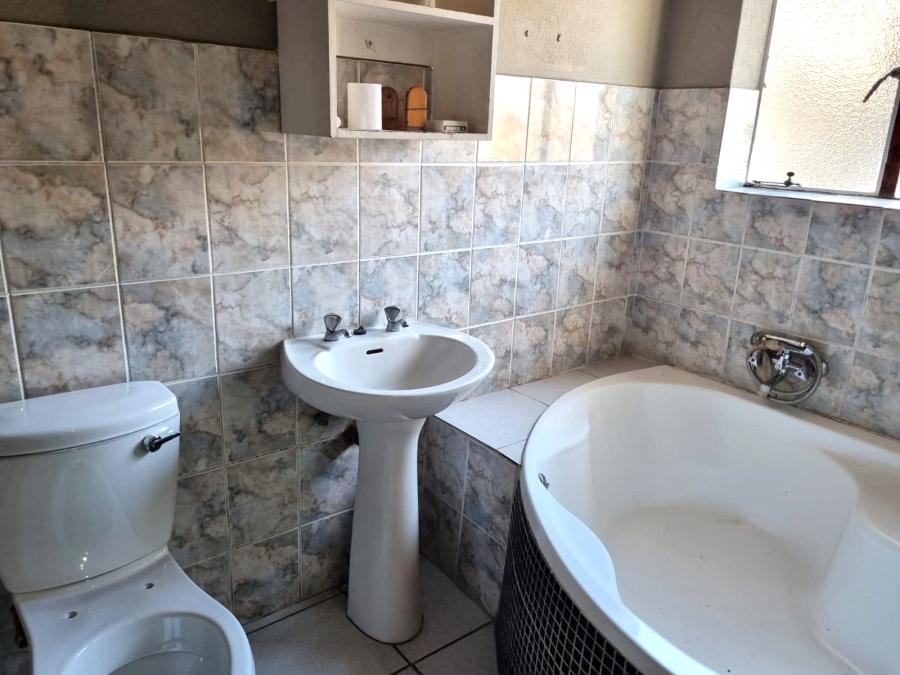 3 Bedroom Property for Sale in Van Riebeeck Hoogte Eastern Cape